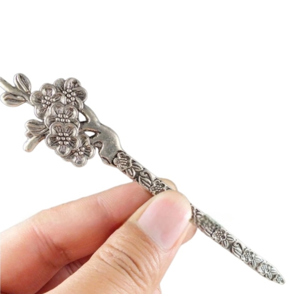 Silver Cherry Blossom Floral Hair Stick Accessory Bodkin Kanzashi Binyeo - Picture 2 of 13